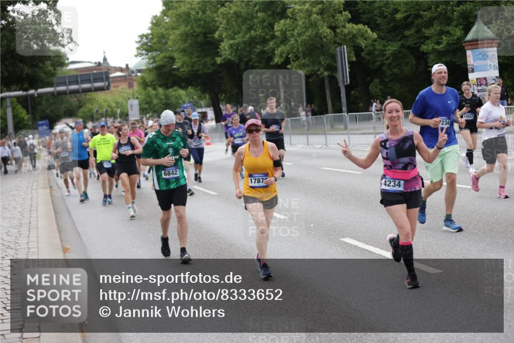 29.06.2025 - hella hamburg halbmarathon Jannik Wohlers http://msf.ph/oto/8333652 29.06.2025 10:40:35 Lombardsbrücke 1317, 2299, 2858, 3694, 4234, 4530, 4638, 4774, 4775, 5086, 5225, 5549, 5753, 6098, 6289, 6474, 6842, 7293, 7661, 7829, 8429, 8430, 8769, 9009, 9237, 9437, 9962, 10269, 10407, 10644, 10835, 11053, 11686, 11759, 12191, 12610, 13778, 13848, 14553, 14776, 15953, 16028, 16297, 16449, 16450, 16454, 16802, 16981, 17233, 17234, 17872, 17879, 18142, 18494, 18580, 18844, 19087 meine-sportfotos.de