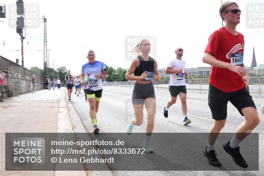 29.06.2025 - hella hamburg halbmarathon Lena Gebhardt http://msf.ph/oto/8333672 29.06.2025 10:13:15 Lombardsbrücke 9141, 489, 17988, 16437, 1007, 1020, 1051, 1747, 1859, 2942, 2961, 3218, 3360, 3728, 3729, 4187, 4532, 4950, 5546, 6207, 6489, 6724, 7346, 7446, 7447, 7460, 7873, 8398, 8405, 8913, 9141, 9527, 9612, 10067, 10402, 11025, 11720, 12492, 13331, 13928, 14404, 15531, 15922, 16030, 16255, 16323, 16437, 17061, 17474, 17699, 17988, 18048, 18222, 18320, 18530, 18732 meine-sportfotos.de