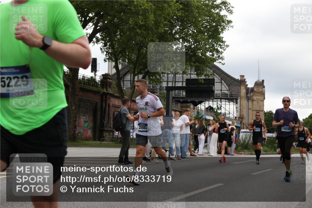 29.06.2025 - hella hamburg halbmarathon Yannick Fuchs http://msf.ph/oto/8333719 29.06.2025 10:51:50 20KM 1611, 2025, 2488, 2606, 2759, 2806, 2840, 2883, 2907, 3093, 3141, 3859, 4426, 4467, 4502, 4579, 4632, 4833, 5341, 5926, 6104, 6281, 6302, 6531, 6595, 7138, 7189, 7833, 8322, 8585, 9316, 9485, 10599, 10788, 11645, 13465, 13816, 14571, 15217, 15229, 16517, 16531, 17405, 17415, 17455, 17543, 18068, 18180, 18492, 18501, 18587, 18762, 18891 meine-sportfotos.de