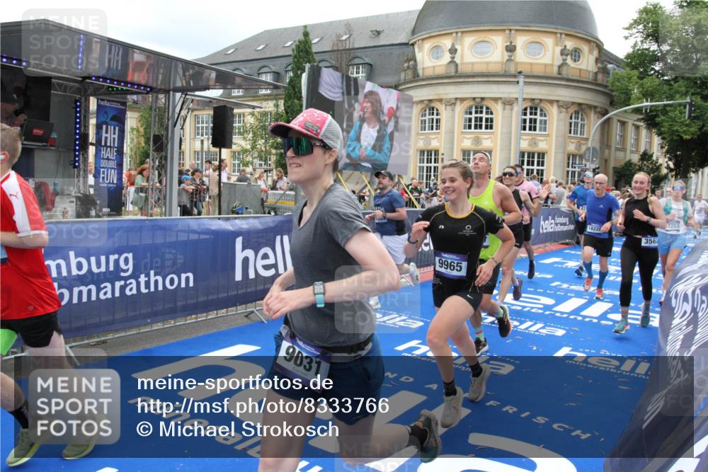 29.06.2025 - hella hamburg halbmarathon Michael Strokosch http://msf.ph/oto/8333766 29.06.2025 10:50:11 Ziel 1119, 1216, 1507, 2020, 3296, 3562, 7176, 8313, 9031, 9303, 9965, 11607, 12203, 12235, 13282, 14257, 16403, 18228, 18657, 18658, 18884 meine-sportfotos.de