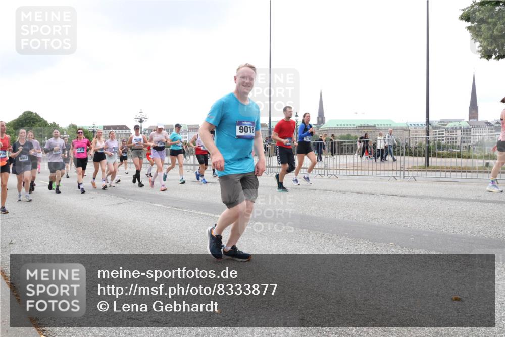 29.06.2025 - hella hamburg halbmarathon Lena Gebhardt http://msf.ph/oto/8333877 29.06.2025 10:47:36 Lombardsbrücke 197, 15413, 9969, 1020, 9018, 13737, 1045, 1246, 1434, 1463, 1523, 1618, 1639, 1704, 1926, 2148, 2407, 2491, 2537, 2545, 2704, 2790, 2882, 2994, 3049, 3339, 4037, 4184, 4325, 4423, 4483, 4806, 4895, 4974, 4975, 5621, 5622, 5886, 5895, 6255, 6256, 6879, 6995, 7403, 7427, 7430, 7431, 7630, 7631, 7970, 8077, 8105, 8131, 8270, 8310, 8550, 8706, 8915, 8953, 9018, 9687, 9696, 9697, 10658, 10991, 11351, 11458, 11730, 11738, 11802, 11909, 12431 meine-sportfotos.de