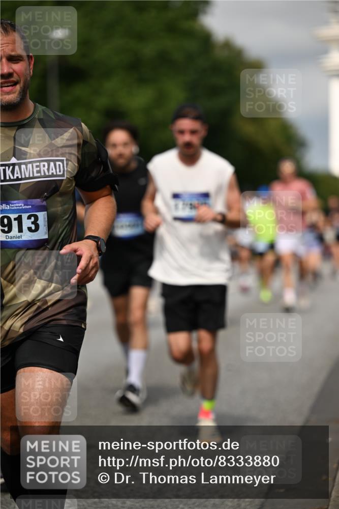 29.06.2025 - hella hamburg halbmarathon Dr. Thomas Lammeyer http://msf.ph/oto/8333880 29.06.2025 10:17:48 Kennedybrücke 1194, 1747, 1939, 2359, 2721, 2891, 2904, 4001, 4032, 4795, 4962, 5631, 5719, 6207, 7462, 7913, 8673, 9141, 9612, 9631, 9886, 10442, 10443 meine-sportfotos.de