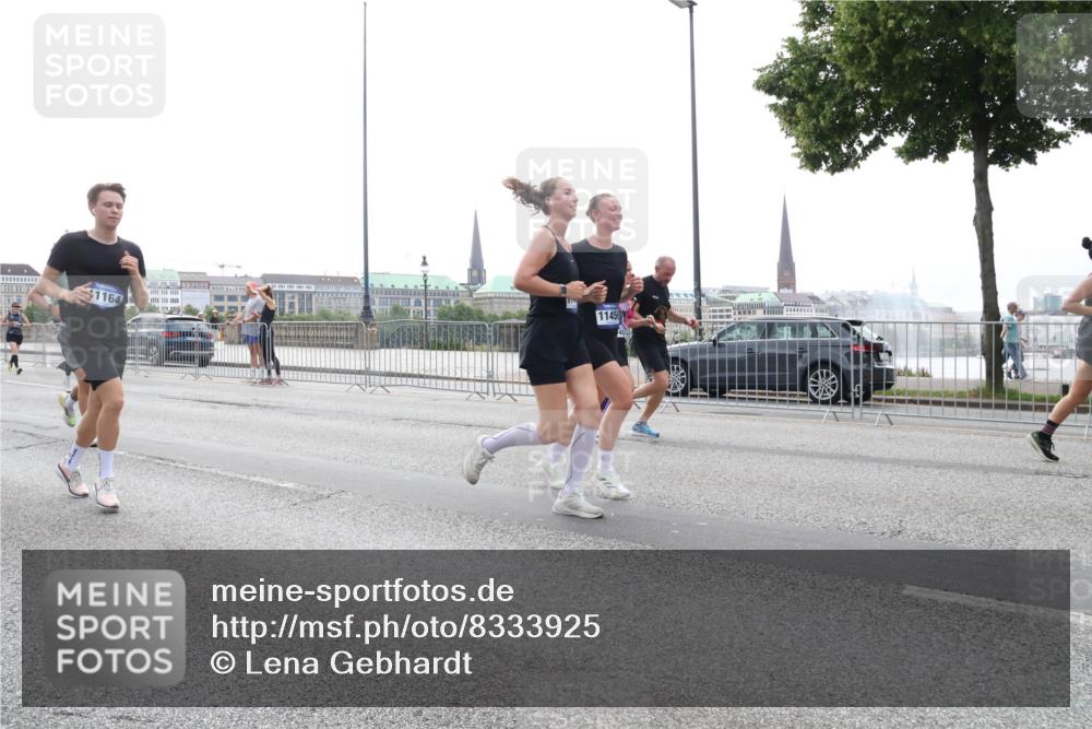 29.06.2025 - hella hamburg halbmarathon Lena Gebhardt http://msf.ph/oto/8333925 29.06.2025 10:38:01 Lombardsbrücke 1164, 11456, 1196, 1394, 1457, 1475, 1578, 1596, 1742, 1799, 1901, 1966, 1985, 2199, 2498, 2786, 2853, 3230, 3242, 3246, 3633, 3716, 3880, 4414, 4921, 5139, 5300, 5522, 5713, 5875, 6199, 6200, 6243, 6362, 6697, 6751, 6930, 7118, 7124, 7165, 7244, 7321, 7350, 7552, 7629, 7696, 7914, 8985, 9247, 9288, 9895, 10159, 10506, 10836, 11087, 11543, 12123, 12254, 12472, 12824, 16680, 17798 meine-sportfotos.de