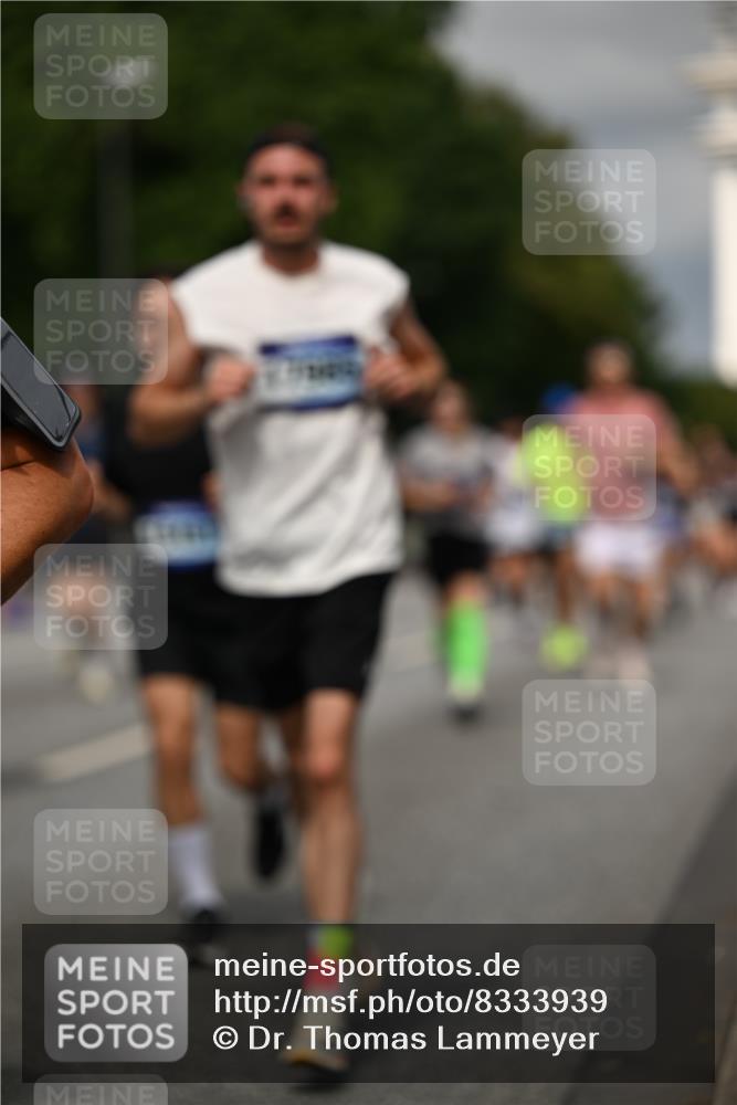 29.06.2025 - hella hamburg halbmarathon Dr. Thomas Lammeyer http://msf.ph/oto/8333939 29.06.2025 10:17:48 Kennedybrücke 1194, 1747, 1939, 2359, 2721, 2891, 2904, 4001, 4032, 4795, 4962, 5631, 5719, 6207, 7462, 7913, 8673, 9141, 9612, 9631, 9886, 10442, 10443 meine-sportfotos.de