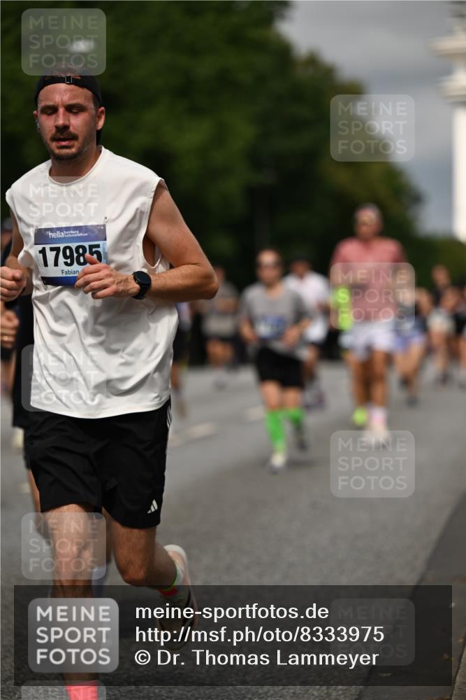 29.06.2025 - hella hamburg halbmarathon Dr. Thomas Lammeyer http://msf.ph/oto/8333975 29.06.2025 10:17:49 Kennedybrücke 1194, 1747, 1939, 2721, 2891, 2904, 4001, 4032, 4795, 4962, 5631, 5719, 6089, 6207, 7462, 7913, 8673, 9141, 9612, 9631, 9886, 10442, 10443 meine-sportfotos.de