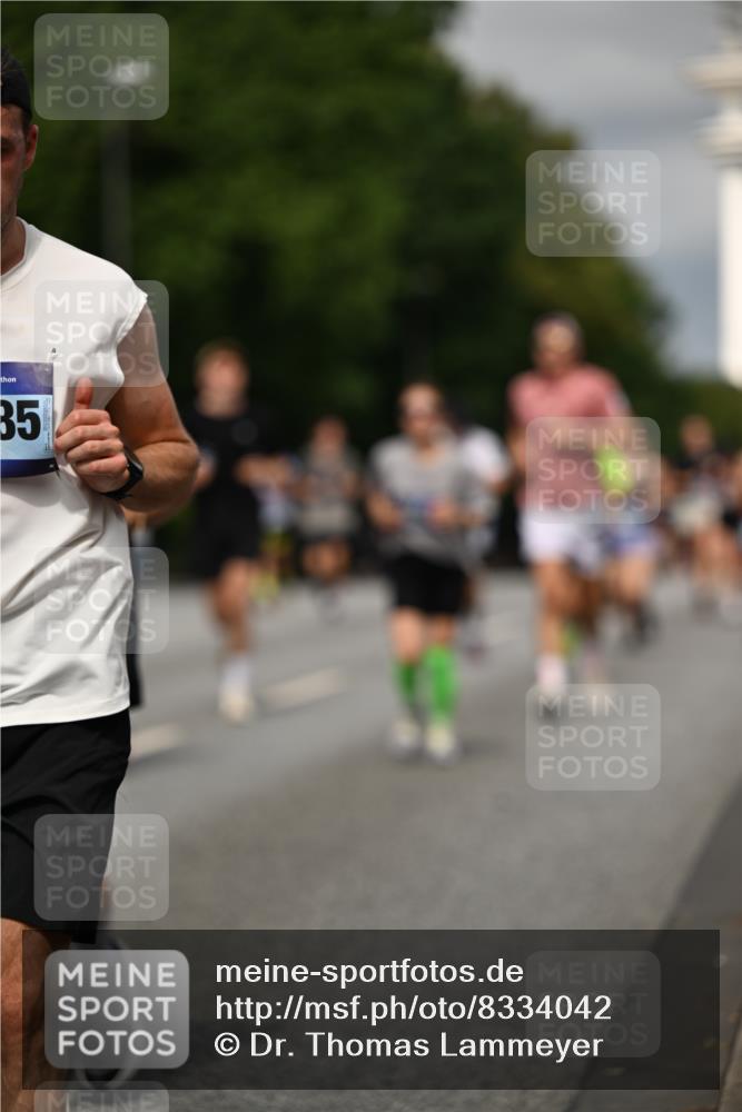 29.06.2025 - hella hamburg halbmarathon Dr. Thomas Lammeyer http://msf.ph/oto/8334042 29.06.2025 10:17:49 Kennedybrücke 1194, 1747, 1939, 2721, 2891, 2904, 4001, 4032, 4795, 4962, 5631, 5719, 6089, 6207, 7462, 7913, 8673, 9141, 9612, 9631, 9886, 10442, 10443 meine-sportfotos.de