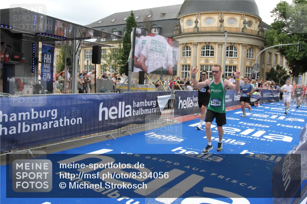 29.06.2025 - hella hamburg halbmarathon Michael Strokosch http://msf.ph/oto/8334056 29.06.2025 10:50:15 Ziel 1119, 1507, 3296, 3562, 7176, 7930, 7932, 8313, 8921, 10371, 11607, 12203, 12235, 13282, 14257, 15620, 18228, 18657, 18658, 18811, 19040 meine-sportfotos.de