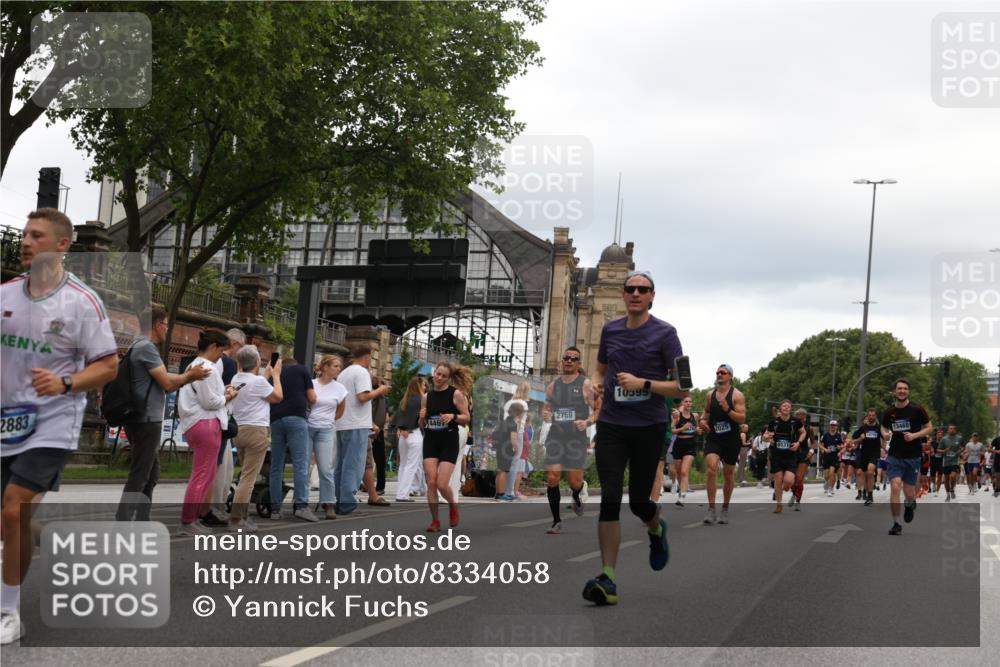 29.06.2025 - hella hamburg halbmarathon Yannick Fuchs http://msf.ph/oto/8334058 29.06.2025 10:51:51 20KM 1595, 1611, 2025, 2488, 2606, 2759, 2806, 2840, 2883, 2907, 3093, 3141, 3859, 4319, 4426, 4467, 4502, 4579, 4632, 4833, 5341, 5926, 6104, 6281, 6302, 6531, 6595, 7138, 7189, 8322, 8585, 9316, 9485, 10599, 10788, 11645, 13465, 13816, 14266, 14571, 15217, 15229, 16517, 16531, 17405, 17415, 17455, 17543, 18068, 18180, 18492, 18501, 18587, 18762, 18891 meine-sportfotos.de