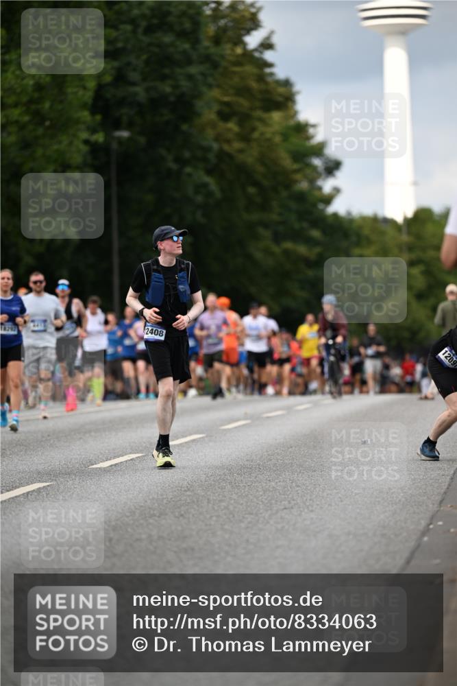 29.06.2025 - hella hamburg halbmarathon Dr. Thomas Lammeyer http://msf.ph/oto/8334063 29.06.2025 10:39:54 Kennedybrücke 1336, 2412, 2787, 2827, 3828, 4413, 4703, 4965, 5147, 6029, 6189, 6471, 6867, 8296, 8567, 8947, 9470, 9819, 10360, 10565, 10652, 11187, 11198, 11233, 11359 meine-sportfotos.de