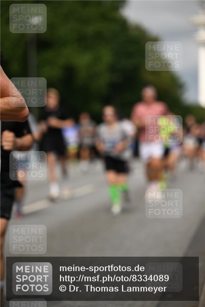 29.06.2025 - hella hamburg halbmarathon Dr. Thomas Lammeyer http://msf.ph/oto/8334089 29.06.2025 10:17:49 Kennedybrücke 1194, 1747, 1939, 2721, 2891, 2904, 4001, 4032, 4795, 4962, 5631, 5719, 6089, 6207, 7462, 7913, 8673, 9141, 9612, 9631, 9886, 10442, 10443 meine-sportfotos.de
