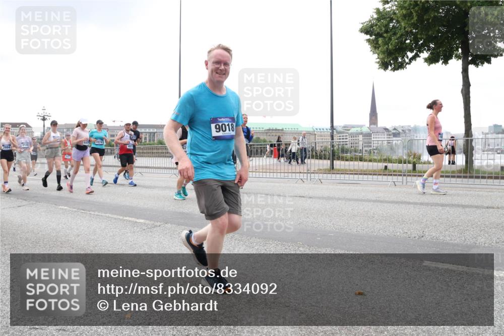 29.06.2025 - hella hamburg halbmarathon Lena Gebhardt http://msf.ph/oto/8334092 29.06.2025 10:47:36 Lombardsbrücke 2994, 2148, 10075, 9018, 1045, 1246, 1434, 1463, 1523, 1618, 1639, 1704, 1926, 2148, 2407, 2491, 2537, 2545, 2704, 2790, 2882, 2994, 3049, 3339, 4037, 4184, 4325, 4423, 4483, 4806, 4895, 4974, 4975, 5621, 5622, 5886, 5895, 6255, 6256, 6879, 6995, 7403, 7427, 7430, 7431, 7630, 7631, 7970, 8077, 8105, 8131, 8270, 8310, 8550, 8706, 8915, 8953, 9018, 9687, 9696, 9697, 10658, 10991, 11351, 11458, 11730, 11738, 11802, 11909, 12431 meine-sportfotos.de