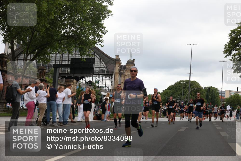 29.06.2025 - hella hamburg halbmarathon Yannick Fuchs http://msf.ph/oto/8334098 29.06.2025 10:51:51 20KM 1595, 1611, 2025, 2488, 2606, 2759, 2806, 2840, 2883, 2907, 3093, 3141, 3859, 4319, 4426, 4467, 4502, 4579, 4632, 4833, 5341, 5926, 6104, 6281, 6302, 6531, 6595, 7138, 7189, 8322, 8585, 9316, 9485, 10599, 10788, 11645, 13465, 13816, 14266, 14571, 15217, 15229, 16517, 16531, 17405, 17415, 17455, 17543, 18068, 18180, 18492, 18501, 18587, 18762, 18891 meine-sportfotos.de