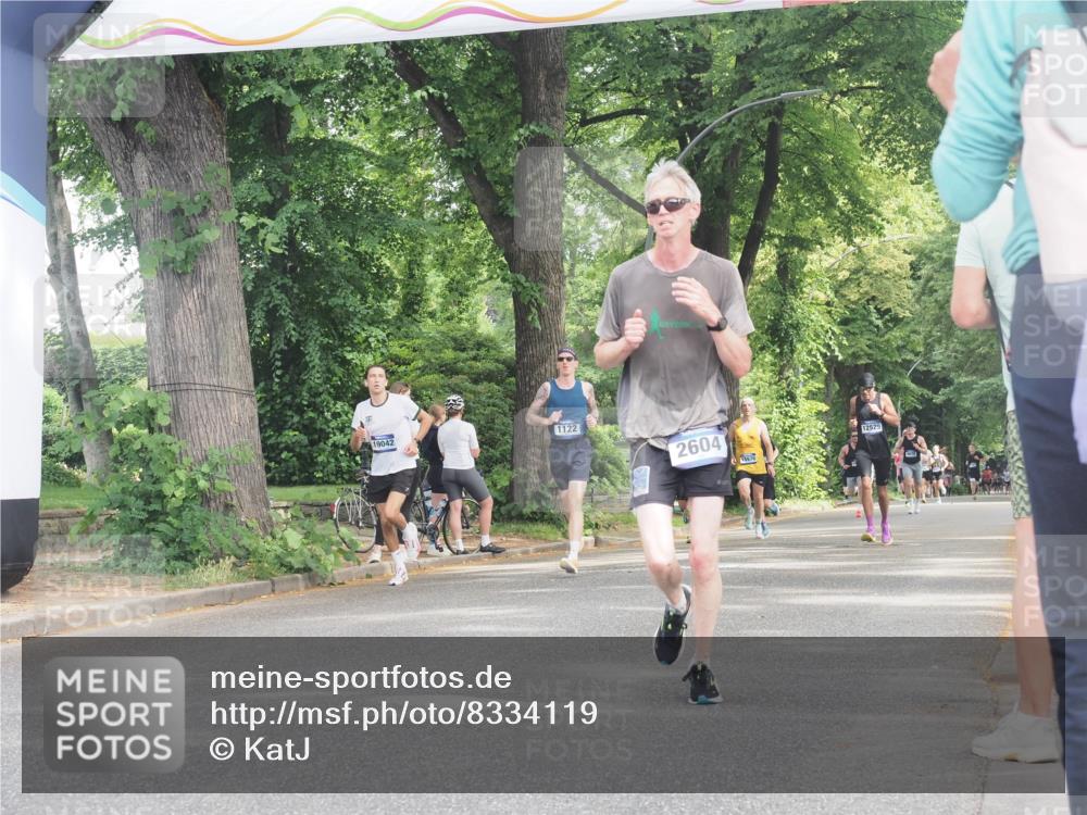29.06.2025 - hella hamburg halbmarathon KatJ http://msf.ph/oto/8334119 29.06.2025 10:17:39 Zwischen KM18-KM19 2604 meine-sportfotos.de