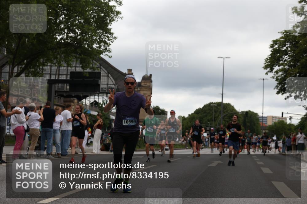 29.06.2025 - hella hamburg halbmarathon Yannick Fuchs http://msf.ph/oto/8334195 29.06.2025 10:51:51 20KM 1595, 1611, 2025, 2488, 2606, 2759, 2806, 2840, 2883, 2907, 3093, 3141, 3859, 4319, 4426, 4467, 4502, 4579, 4632, 4833, 5341, 5926, 6104, 6281, 6302, 6531, 6595, 7138, 7189, 8322, 8585, 9316, 9485, 10599, 10788, 11645, 13465, 13816, 14266, 14571, 15217, 15229, 16517, 16531, 17405, 17415, 17455, 17543, 18068, 18180, 18492, 18501, 18587, 18762, 18891 meine-sportfotos.de