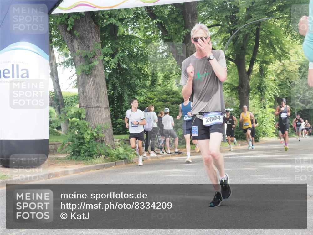 29.06.2025 - hella hamburg halbmarathon KatJ http://msf.ph/oto/8334209 29.06.2025 10:17:39 Zwischen KM18-KM19 2604 meine-sportfotos.de