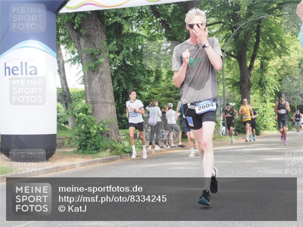 29.06.2025 - hella hamburg halbmarathon KatJ http://msf.ph/oto/8334245 29.06.2025 10:17:40 Zwischen KM18-KM19 2604 meine-sportfotos.de