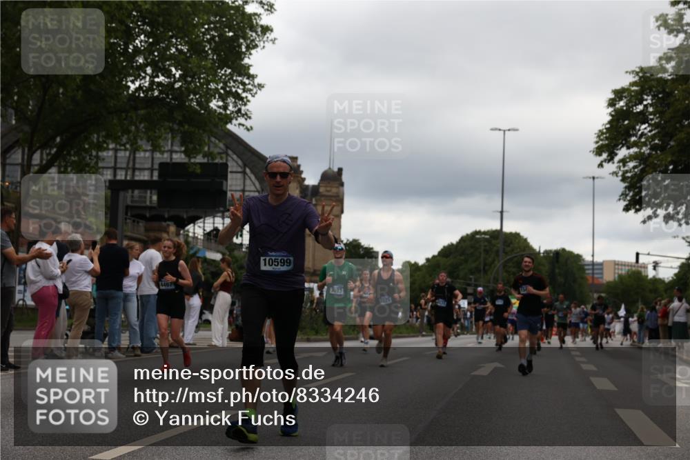 29.06.2025 - hella hamburg halbmarathon Yannick Fuchs http://msf.ph/oto/8334246 29.06.2025 10:51:51 20KM 1595, 1611, 2025, 2488, 2606, 2759, 2806, 2840, 2883, 2907, 3093, 3141, 3859, 4319, 4426, 4467, 4502, 4579, 4632, 4833, 5341, 5926, 6104, 6281, 6302, 6531, 6595, 7138, 7189, 8322, 8585, 9316, 9485, 10599, 10788, 11645, 13465, 13816, 14266, 14571, 15217, 15229, 16517, 16531, 17405, 17415, 17455, 17543, 18068, 18180, 18492, 18501, 18587, 18762, 18891 meine-sportfotos.de