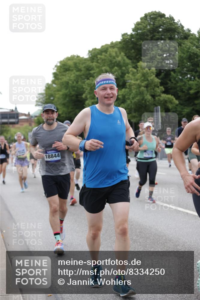 29.06.2025 - hella hamburg halbmarathon Jannik Wohlers http://msf.ph/oto/8334250 29.06.2025 10:40:42 Lombardsbrücke 1317, 1731, 2805, 4234, 4412, 4638, 4774, 5086, 5225, 5549, 6088, 6474, 6842, 7661, 7821, 7829, 8385, 8751, 8769, 8878, 9009, 9962, 10269, 10407, 10644, 10835, 11759, 11851, 13168, 13778, 13848, 14253, 14553, 14776, 15076, 15953, 16297, 16454, 16802, 16981, 17233, 17234, 17872, 17879, 18142, 18494, 18580, 18844 meine-sportfotos.de