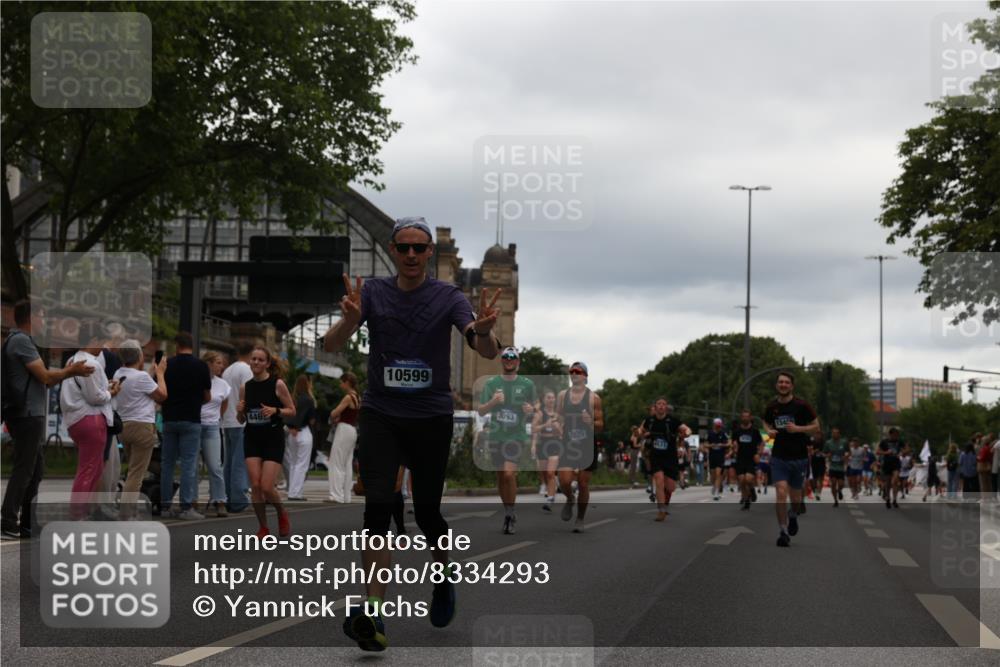 29.06.2025 - hella hamburg halbmarathon Yannick Fuchs http://msf.ph/oto/8334293 29.06.2025 10:51:51 20KM 1595, 1611, 2025, 2488, 2606, 2759, 2806, 2840, 2883, 2907, 3093, 3141, 3859, 4319, 4426, 4467, 4502, 4579, 4632, 4833, 5341, 5926, 6104, 6281, 6302, 6531, 6595, 7138, 7189, 8322, 8585, 9316, 9485, 10599, 10788, 11645, 13465, 13816, 14266, 14571, 15217, 15229, 16517, 16531, 17405, 17415, 17455, 17543, 18068, 18180, 18492, 18501, 18587, 18762, 18891 meine-sportfotos.de