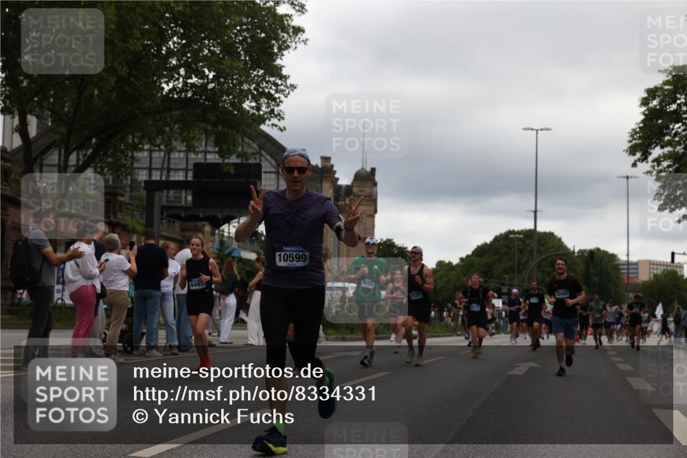 29.06.2025 - hella hamburg halbmarathon Yannick Fuchs http://msf.ph/oto/8334331 29.06.2025 10:51:52 20KM 1595, 1611, 2025, 2488, 2606, 2759, 2806, 2840, 2883, 2907, 3093, 3141, 3859, 4319, 4426, 4467, 4502, 4579, 4632, 4833, 5341, 5926, 6104, 6281, 6302, 6531, 6595, 7138, 7189, 8322, 8585, 9316, 9485, 10599, 10788, 11645, 12585, 13465, 13816, 13880, 14266, 14571, 15217, 15229, 16517, 16531, 17405, 17415, 17455, 17543, 18068, 18180, 18492, 18501, 18587, 18762, 18891 meine-sportfotos.de
