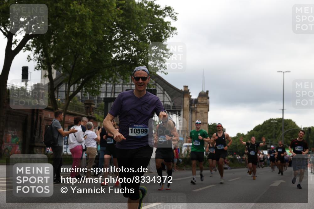 29.06.2025 - hella hamburg halbmarathon Yannick Fuchs http://msf.ph/oto/8334372 29.06.2025 10:51:52 20KM 1595, 1611, 2025, 2488, 2606, 2759, 2806, 2840, 2883, 2907, 3093, 3141, 3859, 4319, 4426, 4467, 4502, 4579, 4632, 4833, 5341, 5926, 6104, 6281, 6302, 6531, 6595, 7138, 7189, 8322, 8585, 9316, 9485, 10599, 10788, 11645, 12585, 13465, 13816, 13880, 14266, 14571, 15217, 15229, 16517, 16531, 17405, 17415, 17455, 17543, 18068, 18180, 18492, 18501, 18587, 18762, 18891 meine-sportfotos.de