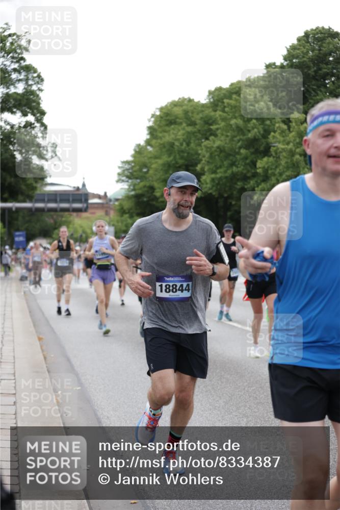 29.06.2025 - hella hamburg halbmarathon Jannik Wohlers http://msf.ph/oto/8334387 29.06.2025 10:40:43 Lombardsbrücke 1317, 1731, 2229, 2805, 4234, 4412, 4638, 4774, 5086, 5225, 5549, 6088, 6474, 6842, 7661, 7821, 7829, 8293, 8385, 8751, 8769, 8878, 9962, 10269, 10407, 10644, 10835, 11759, 11851, 13168, 13778, 13848, 14253, 14553, 14776, 15076, 15953, 16297, 16454, 16802, 16846, 16981, 17233, 17234, 17872, 17879, 18142, 18494, 18580, 18844 meine-sportfotos.de
