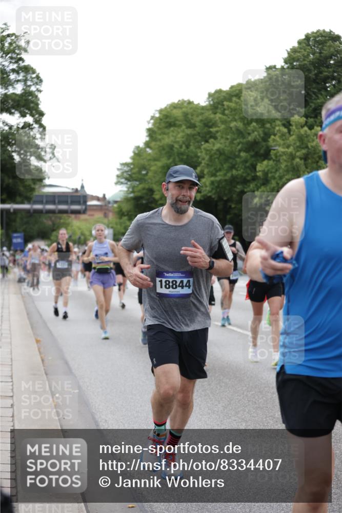 29.06.2025 - hella hamburg halbmarathon Jannik Wohlers http://msf.ph/oto/8334407 29.06.2025 10:40:43 Lombardsbrücke 1317, 1731, 2229, 2805, 4234, 4412, 4638, 4774, 5086, 5225, 5549, 6088, 6474, 6842, 7661, 7821, 7829, 8293, 8385, 8751, 8769, 8878, 9962, 10269, 10407, 10644, 10835, 11759, 11851, 13168, 13778, 13848, 14253, 14553, 14776, 15076, 15953, 16297, 16454, 16802, 16846, 16981, 17233, 17234, 17872, 17879, 18142, 18494, 18580, 18844 meine-sportfotos.de