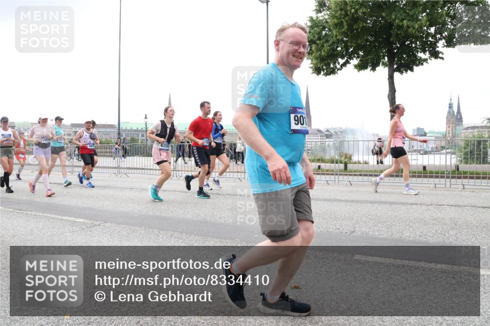 29.06.2025 - hella hamburg halbmarathon Lena Gebhardt http://msf.ph/oto/8334410 29.06.2025 10:47:37 Lombardsbrücke 102, 10075, 6255, 3737, 901, 1045, 1246, 1434, 1463, 1523, 1618, 1639, 1704, 1926, 2148, 2407, 2491, 2537, 2545, 2704, 2790, 2882, 2994, 3049, 3339, 4037, 4184, 4325, 4423, 4483, 4806, 4856, 4895, 4974, 4975, 5621, 5622, 5886, 5895, 6255, 6256, 6879, 6995, 7403, 7427, 7430, 7431, 7630, 7631, 7970, 8077, 8105, 8131, 8270, 8310, 8550, 8915, 8953, 9018, 9687, 9696, 9697, 10658, 10991, 11351, 11458, 11730, 11738, 11802, 11909, 12431 meine-sportfotos.de