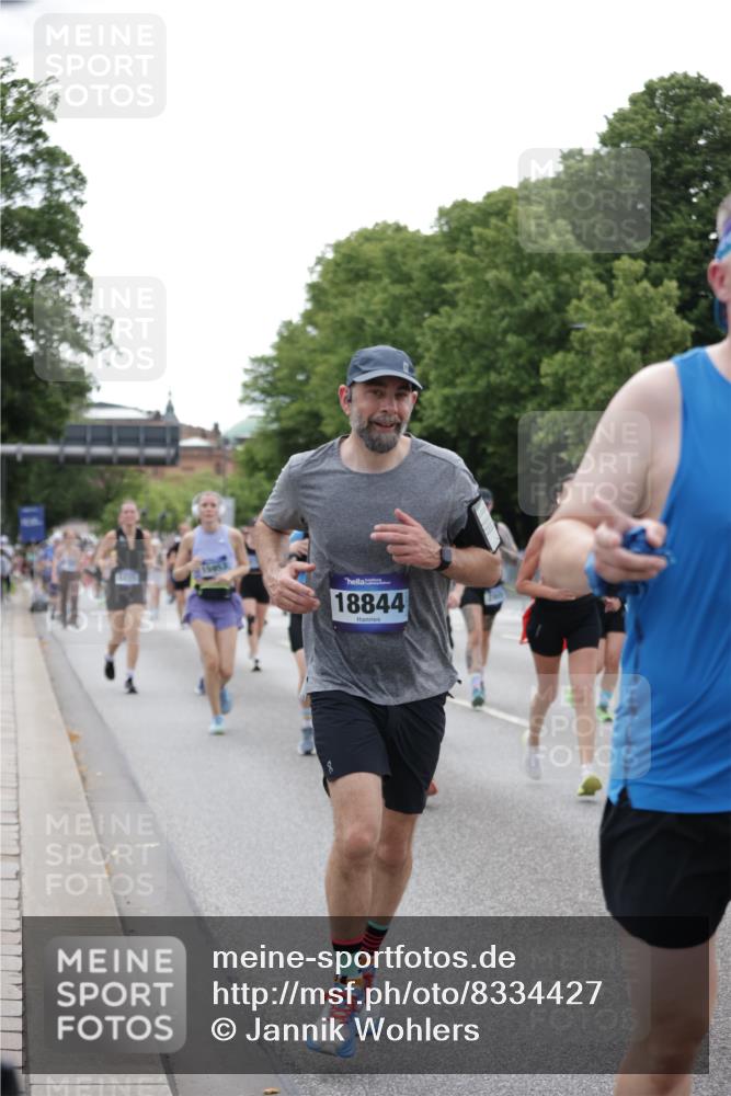 29.06.2025 - hella hamburg halbmarathon Jannik Wohlers http://msf.ph/oto/8334427 29.06.2025 10:40:43 Lombardsbrücke 1317, 1731, 2229, 2805, 4234, 4412, 4638, 4774, 5086, 5225, 5549, 6088, 6474, 6842, 7661, 7821, 7829, 8293, 8385, 8751, 8769, 8878, 9962, 10269, 10407, 10644, 10835, 11759, 11851, 13168, 13778, 13848, 14253, 14553, 14776, 15076, 15953, 16297, 16454, 16802, 16846, 16981, 17233, 17234, 17872, 17879, 18142, 18494, 18580, 18844 meine-sportfotos.de