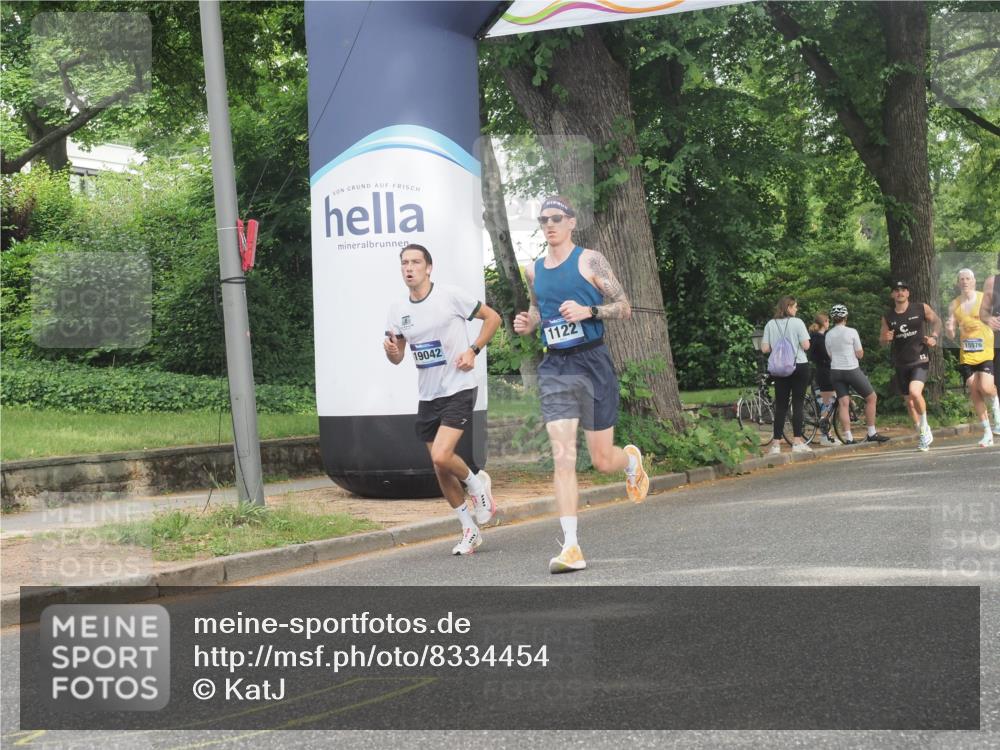 29.06.2025 - hella hamburg halbmarathon KatJ http://msf.ph/oto/8334454 29.06.2025 10:17:42 Zwischen KM18-KM19 1122, 2604 meine-sportfotos.de