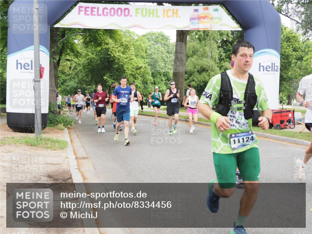 29.06.2025 - hella hamburg halbmarathon MichiJ http://msf.ph/oto/8334456 29.06.2025 10:38:44 Zwischen KM18-KM19 1366, 7134, 8205, 8856, 9093, 9476, 9739, 9793, 10215, 10603, 10891, 11124, 11791, 12367, 13707, 17129, 18006 meine-sportfotos.de