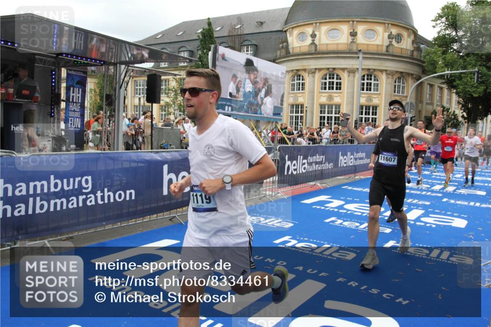 29.06.2025 - hella hamburg halbmarathon Michael Strokosch http://msf.ph/oto/8334461 29.06.2025 10:50:18 Ziel 1119, 3296, 4933, 7176, 7930, 7932, 8921, 10371, 11607, 12235, 12949, 13609, 13690, 15620, 16000, 16242, 18499, 18811, 19040 meine-sportfotos.de