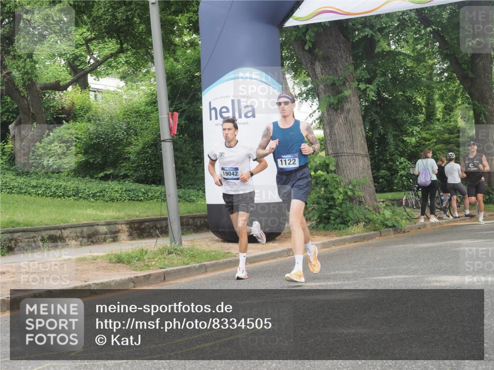 29.06.2025 - hella hamburg halbmarathon KatJ http://msf.ph/oto/8334505 29.06.2025 10:17:42 Zwischen KM18-KM19 1122, 2604 meine-sportfotos.de