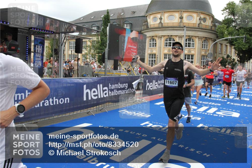 29.06.2025 - hella hamburg halbmarathon Michael Strokosch http://msf.ph/oto/8334520 29.06.2025 10:50:18 Ziel 1119, 3296, 4933, 7176, 7930, 7932, 8921, 10371, 11607, 12235, 12949, 13609, 13690, 15620, 16000, 16242, 18499, 18811, 19040 meine-sportfotos.de