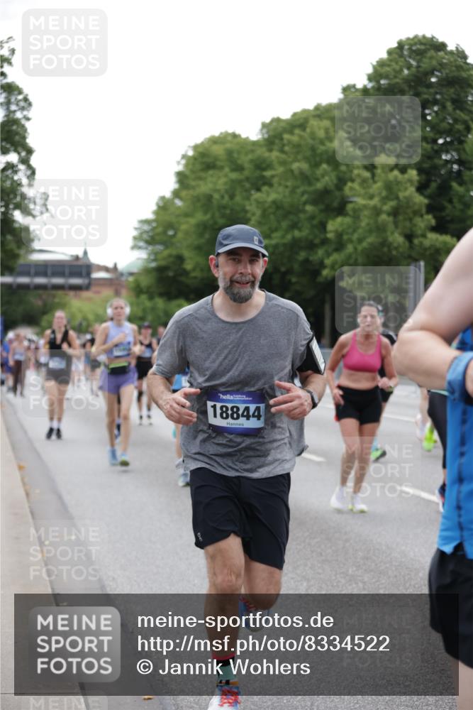 29.06.2025 - hella hamburg halbmarathon Jannik Wohlers http://msf.ph/oto/8334522 29.06.2025 10:40:43 Lombardsbrücke 1317, 1731, 2229, 2805, 4234, 4412, 4638, 4774, 5086, 5225, 5549, 6088, 6474, 6842, 7661, 7821, 7829, 8293, 8385, 8751, 8769, 8878, 9962, 10269, 10407, 10644, 10835, 11759, 11851, 13168, 13778, 13848, 14253, 14553, 14776, 15076, 15953, 16297, 16454, 16802, 16846, 16981, 17233, 17234, 17872, 17879, 18142, 18494, 18580, 18844 meine-sportfotos.de