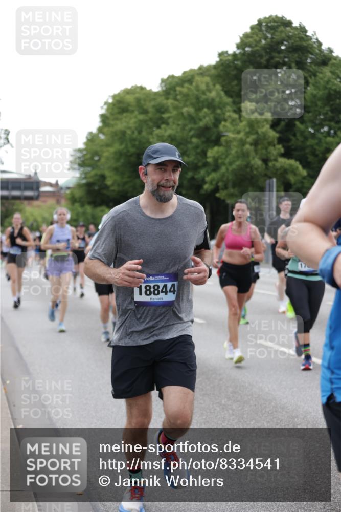 29.06.2025 - hella hamburg halbmarathon Jannik Wohlers http://msf.ph/oto/8334541 29.06.2025 10:40:43 Lombardsbrücke 1317, 1731, 2229, 2805, 4234, 4412, 4638, 4774, 5086, 5225, 5549, 6088, 6474, 6842, 7661, 7821, 7829, 8293, 8385, 8751, 8769, 8878, 9962, 10269, 10407, 10644, 10835, 11759, 11851, 13168, 13778, 13848, 14253, 14553, 14776, 15076, 15953, 16297, 16454, 16802, 16846, 16981, 17233, 17234, 17872, 17879, 18142, 18494, 18580, 18844 meine-sportfotos.de