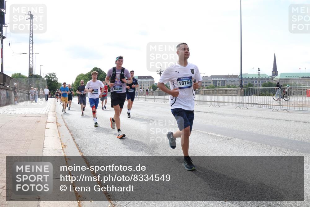 29.06.2025 - hella hamburg halbmarathon Lena Gebhardt http://msf.ph/oto/8334549 29.06.2025 10:13:18 Lombardsbrücke 16030, 8913, 18754, 1007, 1020, 1051, 1747, 1859, 2055, 2942, 2961, 3218, 3360, 3728, 3729, 4187, 4532, 4950, 5546, 6207, 6489, 6724, 7346, 7446, 7447, 7460, 7873, 8279, 8398, 8405, 8913, 9141, 9527, 9612, 10067, 10402, 11720, 12492, 13331, 13928, 14404, 15531, 15663, 15922, 16030, 16255, 16323, 16437, 17474, 17699, 17988, 18048, 18222, 18231, 18320, 18530, 18732 meine-sportfotos.de