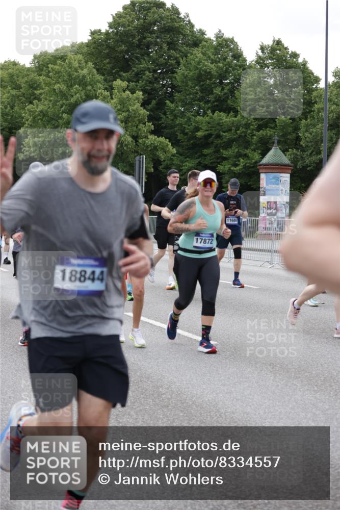 29.06.2025 - hella hamburg halbmarathon Jannik Wohlers http://msf.ph/oto/8334557 29.06.2025 10:40:44 Lombardsbrücke 1317, 1731, 2229, 2805, 4234, 4412, 4638, 5086, 5225, 5549, 6088, 6474, 6842, 7661, 7821, 7829, 8293, 8385, 8751, 8769, 8878, 8992, 9962, 10269, 10407, 10644, 10835, 11759, 11851, 13168, 13778, 13848, 14253, 14553, 14776, 15076, 15953, 16297, 16454, 16802, 16846, 16981, 17233, 17234, 17872, 17879, 18142, 18494, 18580, 18844, 18888 meine-sportfotos.de