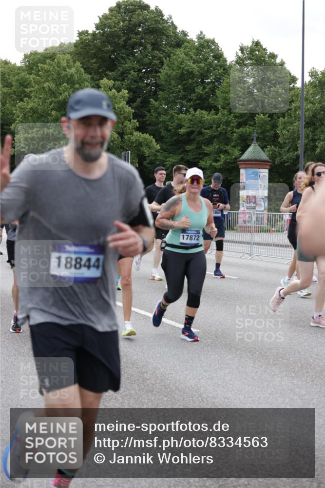 29.06.2025 - hella hamburg halbmarathon Jannik Wohlers http://msf.ph/oto/8334563 29.06.2025 10:40:44 Lombardsbrücke 1317, 1731, 2229, 2805, 4234, 4412, 4638, 5086, 5225, 5549, 6088, 6474, 6842, 7661, 7821, 7829, 8293, 8385, 8751, 8769, 8878, 8992, 9962, 10269, 10407, 10644, 10835, 11759, 11851, 13168, 13778, 13848, 14253, 14553, 14776, 15076, 15953, 16297, 16454, 16802, 16846, 16981, 17233, 17234, 17872, 17879, 18142, 18494, 18580, 18844, 18888 meine-sportfotos.de