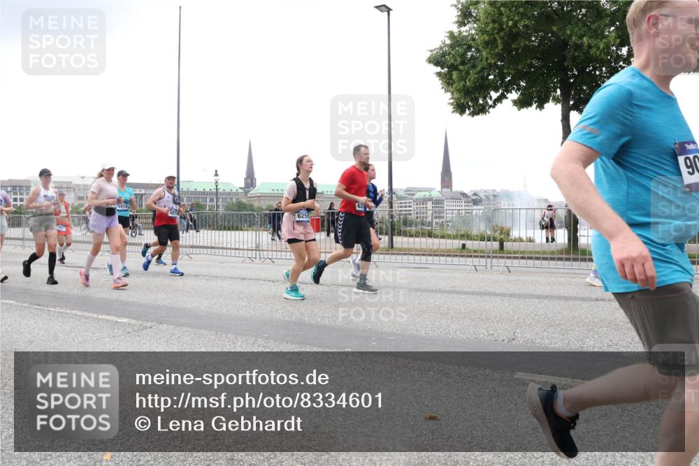 29.06.2025 - hella hamburg halbmarathon Lena Gebhardt http://msf.ph/oto/8334601 29.06.2025 10:47:37 Lombardsbrücke 90, 1045, 1246, 1434, 1463, 1523, 1618, 1639, 1704, 1926, 2148, 2407, 2491, 2537, 2545, 2704, 2790, 2882, 2994, 3049, 3339, 4037, 4184, 4325, 4423, 4483, 4806, 4856, 4895, 4974, 4975, 5621, 5622, 5886, 5895, 6255, 6256, 6879, 6995, 7403, 7427, 7430, 7431, 7630, 7631, 7970, 8077, 8105, 8131, 8270, 8310, 8550, 8915, 8953, 9018, 9687, 9696, 9697, 10658, 10991, 11351, 11458, 11730, 11738, 11802, 11909, 12431 meine-sportfotos.de