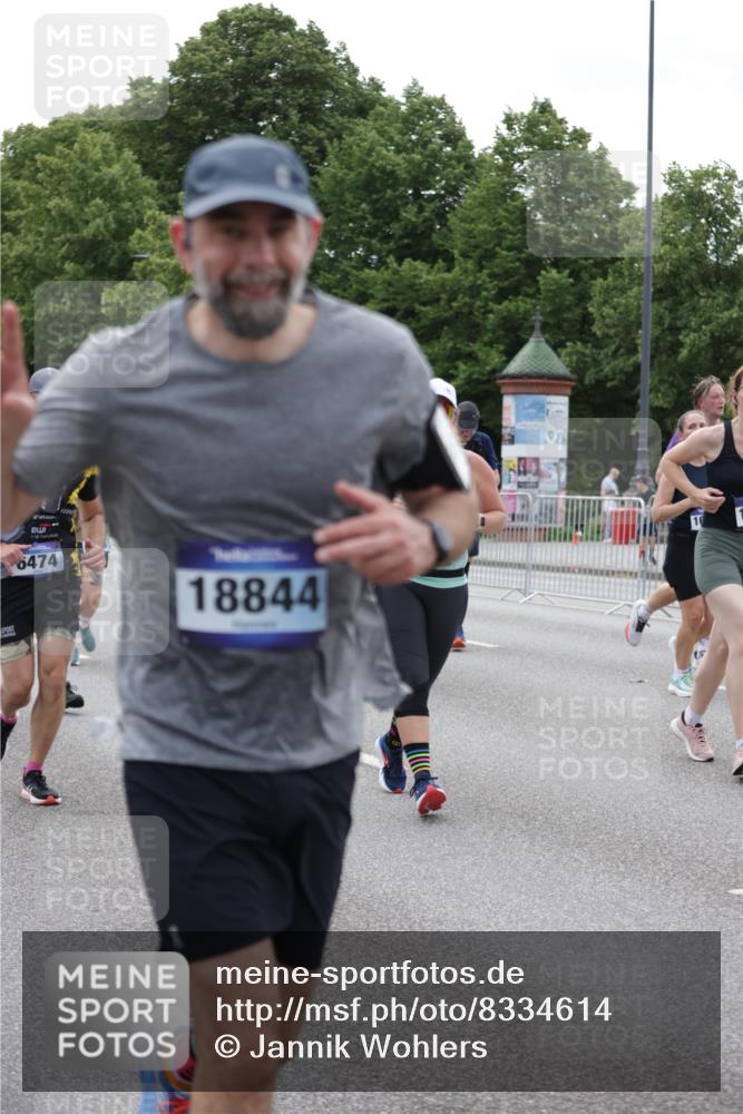 29.06.2025 - hella hamburg halbmarathon Jannik Wohlers http://msf.ph/oto/8334614 29.06.2025 10:40:44 Lombardsbrücke 1317, 1731, 2229, 2805, 4234, 4412, 4638, 5086, 5225, 5549, 6088, 6474, 6842, 7661, 7821, 7829, 8293, 8385, 8751, 8769, 8878, 8992, 9962, 10269, 10407, 10644, 10835, 11759, 11851, 13168, 13778, 13848, 14253, 14553, 14776, 15076, 15953, 16297, 16454, 16802, 16846, 16981, 17233, 17234, 17872, 17879, 18142, 18494, 18580, 18844, 18888 meine-sportfotos.de