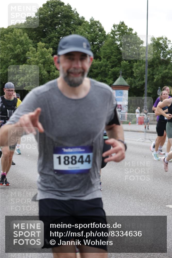 29.06.2025 - hella hamburg halbmarathon Jannik Wohlers http://msf.ph/oto/8334636 29.06.2025 10:40:44 Lombardsbrücke 1317, 1731, 2229, 2805, 4234, 4412, 4638, 5086, 5225, 5549, 6088, 6474, 6842, 7661, 7821, 7829, 8293, 8385, 8751, 8769, 8878, 8992, 9962, 10269, 10407, 10644, 10835, 11759, 11851, 13168, 13778, 13848, 14253, 14553, 14776, 15076, 15953, 16297, 16454, 16802, 16846, 16981, 17233, 17234, 17872, 17879, 18142, 18494, 18580, 18844, 18888 meine-sportfotos.de