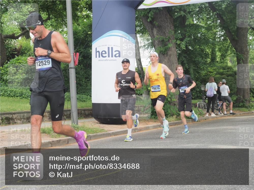 29.06.2025 - hella hamburg halbmarathon KatJ http://msf.ph/oto/8334688 29.06.2025 10:17:44 Zwischen KM18-KM19 1122, 2604 meine-sportfotos.de