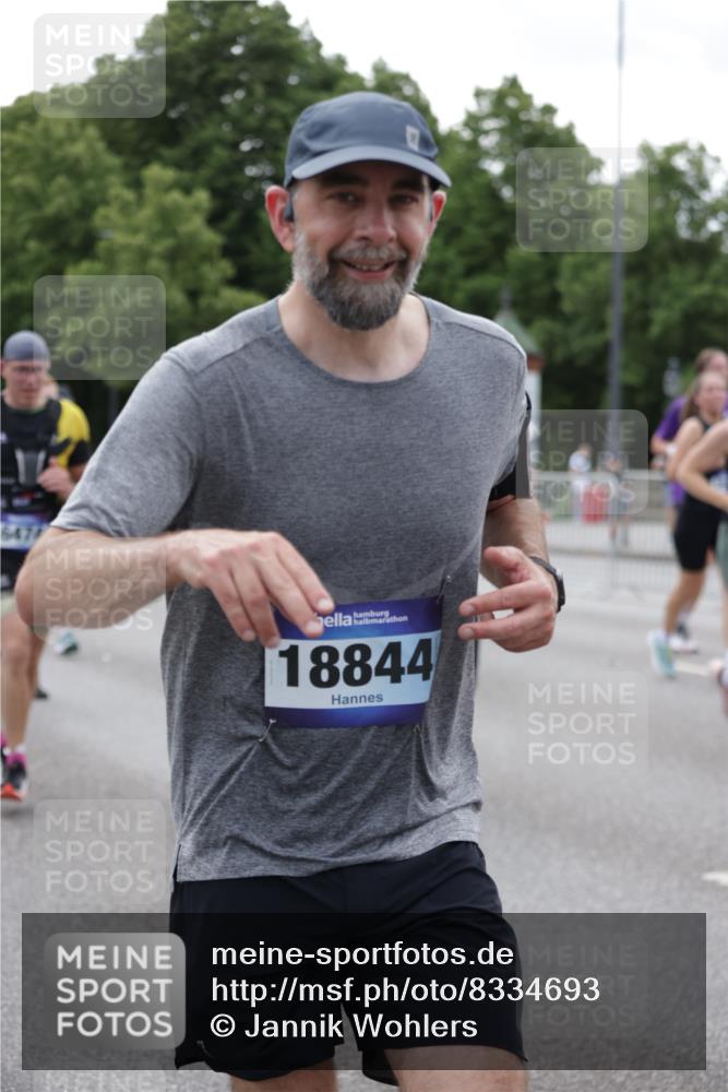 29.06.2025 - hella hamburg halbmarathon Jannik Wohlers http://msf.ph/oto/8334693 29.06.2025 10:40:44 Lombardsbrücke 1317, 1731, 2229, 2805, 4234, 4412, 4638, 5086, 5225, 5549, 6088, 6474, 6842, 7661, 7821, 7829, 8293, 8385, 8751, 8769, 8878, 8992, 9962, 10269, 10407, 10644, 10835, 11759, 11851, 13168, 13778, 13848, 14253, 14553, 14776, 15076, 15953, 16297, 16454, 16802, 16846, 16981, 17233, 17234, 17872, 17879, 18142, 18494, 18580, 18844, 18888 meine-sportfotos.de