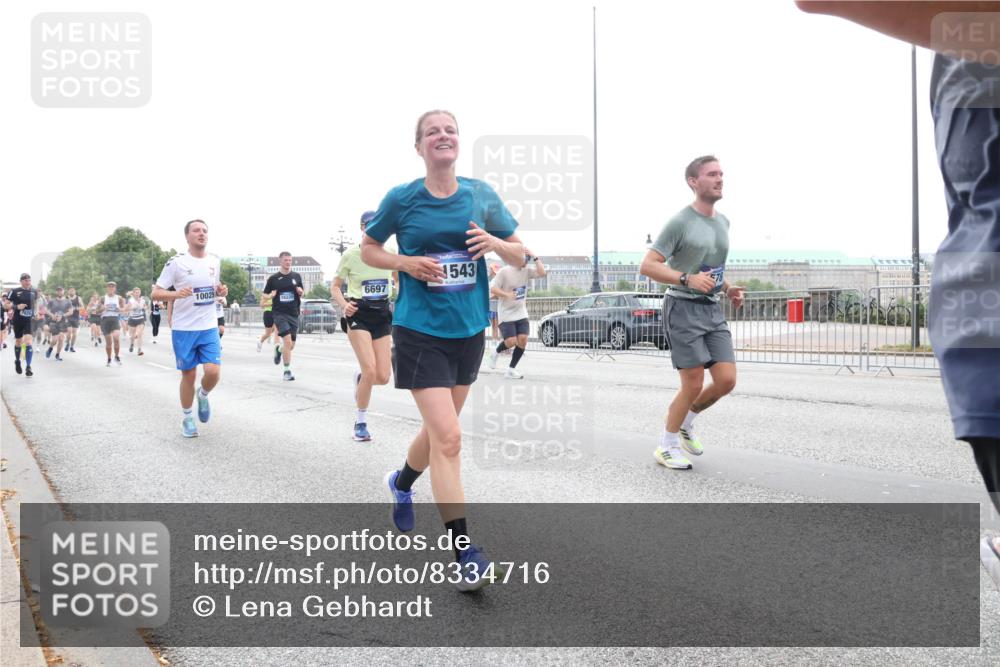 29.06.2025 - hella hamburg halbmarathon Lena Gebhardt http://msf.ph/oto/8334716 29.06.2025 10:38:03 Lombardsbrücke 10025, 6697, 543, 1196, 1394, 1457, 1475, 1578, 1596, 1742, 1799, 1901, 1966, 1985, 2113, 2199, 2498, 2786, 2853, 3010, 3230, 3242, 3246, 3338, 3635, 3636, 3716, 3880, 4414, 4921, 5139, 5300, 5522, 5713, 5875, 6199, 6200, 6243, 6362, 6697, 6751, 6930, 7118, 7165, 7244, 7321, 7350, 7552, 7629, 7696, 7868, 7914, 8985, 9247, 9288, 9895, 10159, 10506, 10836, 11087, 11543, 12123, 12254, 12472, 12824, 16680, 17798 meine-sportfotos.de