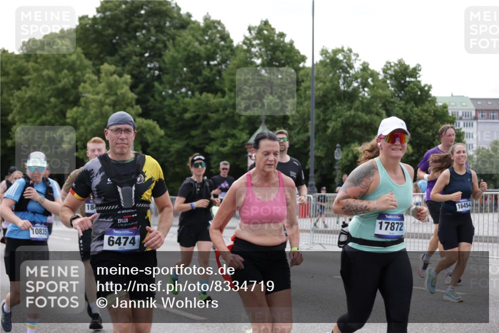 29.06.2025 - hella hamburg halbmarathon Jannik Wohlers http://msf.ph/oto/8334719 29.06.2025 10:40:45 Lombardsbrücke 1317, 1731, 2229, 2805, 4234, 4412, 4638, 5086, 5225, 5549, 6088, 6474, 6842, 7661, 7821, 7829, 8293, 8385, 8751, 8769, 8878, 8992, 9962, 10269, 10407, 10644, 10835, 11759, 11851, 13168, 13778, 13848, 14253, 14553, 14776, 15076, 15953, 16454, 16802, 16846, 16981, 17233, 17234, 17872, 17879, 18142, 18494, 18580, 18844, 18888 meine-sportfotos.de