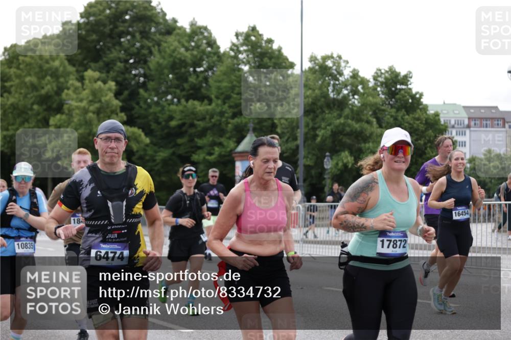 29.06.2025 - hella hamburg halbmarathon Jannik Wohlers http://msf.ph/oto/8334732 29.06.2025 10:40:45 Lombardsbrücke 1317, 1731, 2229, 2805, 4234, 4412, 4638, 5086, 5225, 5549, 6088, 6474, 6842, 7661, 7821, 7829, 8293, 8385, 8751, 8769, 8878, 8992, 9962, 10269, 10407, 10644, 10835, 11759, 11851, 13168, 13778, 13848, 14253, 14553, 14776, 15076, 15953, 16454, 16802, 16846, 16981, 17233, 17234, 17872, 17879, 18142, 18494, 18580, 18844, 18888 meine-sportfotos.de