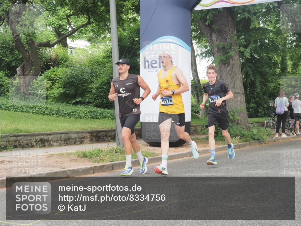 29.06.2025 - hella hamburg halbmarathon KatJ http://msf.ph/oto/8334756 29.06.2025 10:17:45 Zwischen KM18-KM19 1122, 2604, 7651 meine-sportfotos.de