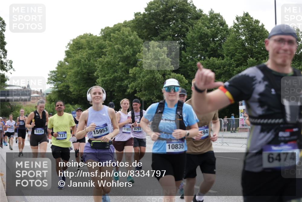 29.06.2025 - hella hamburg halbmarathon Jannik Wohlers http://msf.ph/oto/8334797 29.06.2025 10:40:46 Lombardsbrücke 1317, 1731, 2229, 2805, 3532, 3533, 4234, 4412, 4638, 5086, 5225, 5549, 5688, 5689, 6088, 6474, 6842, 7661, 7821, 7829, 8293, 8385, 8751, 8769, 8878, 8992, 9962, 10269, 10407, 10644, 10835, 11759, 11851, 13168, 13778, 13848, 14253, 14553, 14776, 15076, 15953, 16454, 16802, 16846, 16981, 17233, 17234, 17872, 17879, 18142, 18494, 18580, 18844, 18888 meine-sportfotos.de