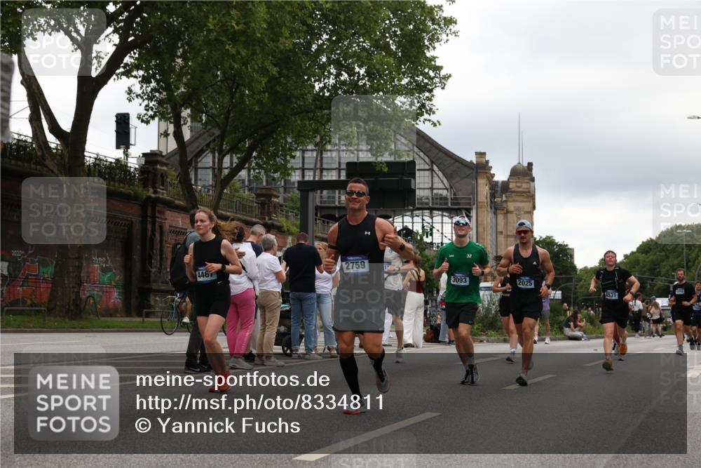 29.06.2025 - hella hamburg halbmarathon Yannick Fuchs http://msf.ph/oto/8334811 29.06.2025 10:51:53 20KM 1595, 1611, 2025, 2488, 2606, 2759, 2806, 2840, 2883, 2907, 3093, 3141, 3859, 4319, 4426, 4467, 4502, 4579, 4632, 4833, 5341, 5926, 6104, 6281, 6302, 6531, 6595, 7138, 7189, 8322, 8585, 9316, 9485, 10599, 10788, 11645, 12585, 13465, 13816, 13880, 14266, 14571, 15217, 15229, 16517, 16531, 17405, 17415, 17455, 17543, 18068, 18180, 18492, 18501, 18587, 18762, 18891 meine-sportfotos.de